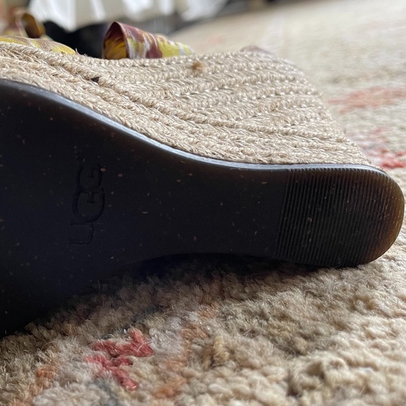 Yellow and Brown Ugg Espadrilles 5.5 but fit a 6.5 - Picture 4 of 6